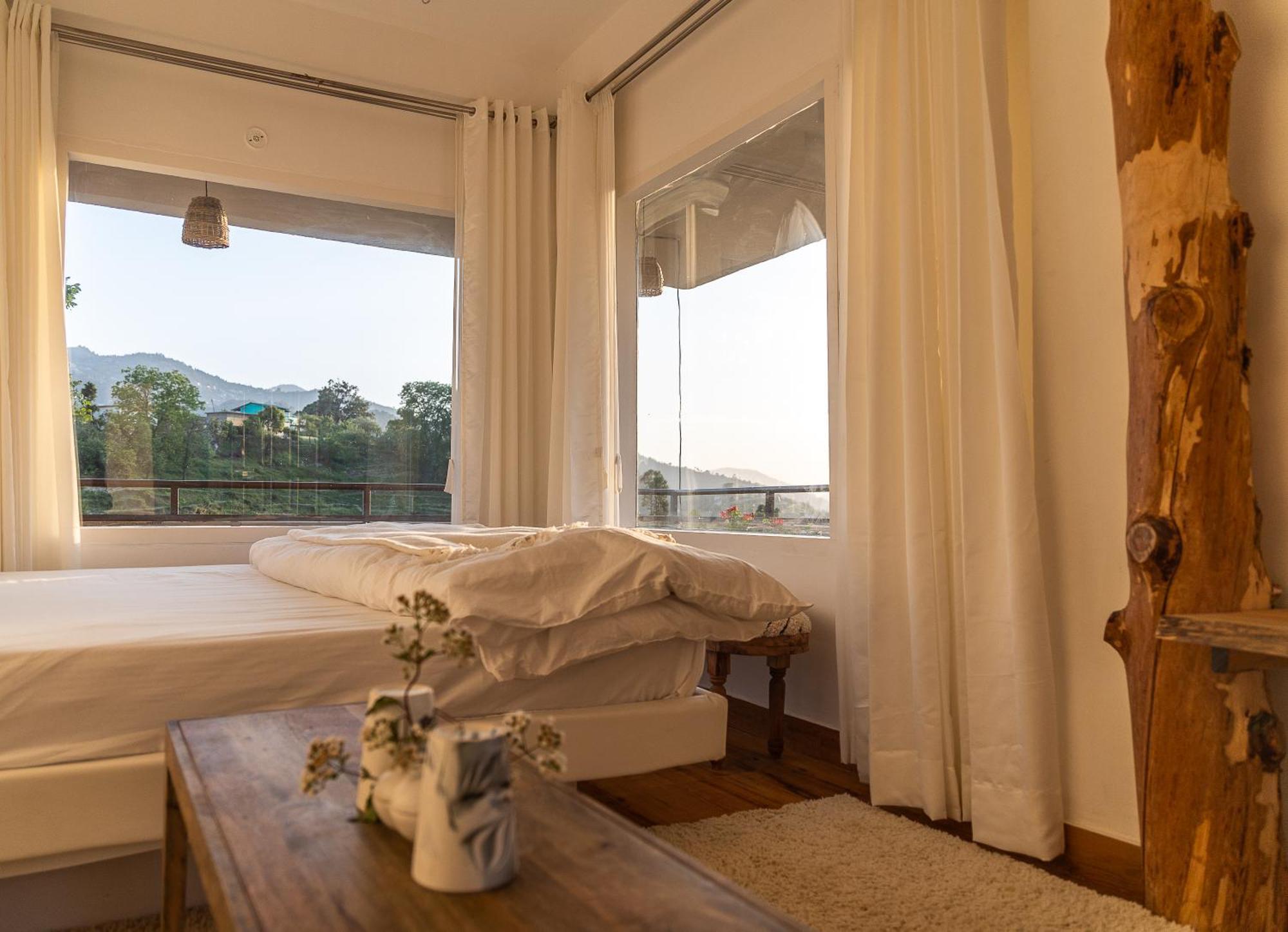 Exstasy Stays - Bathtub Rooms & Cafe - Your Romantic & Cozy Getaway - Thhpsociety - Mukteshwar Eksteriør billede
